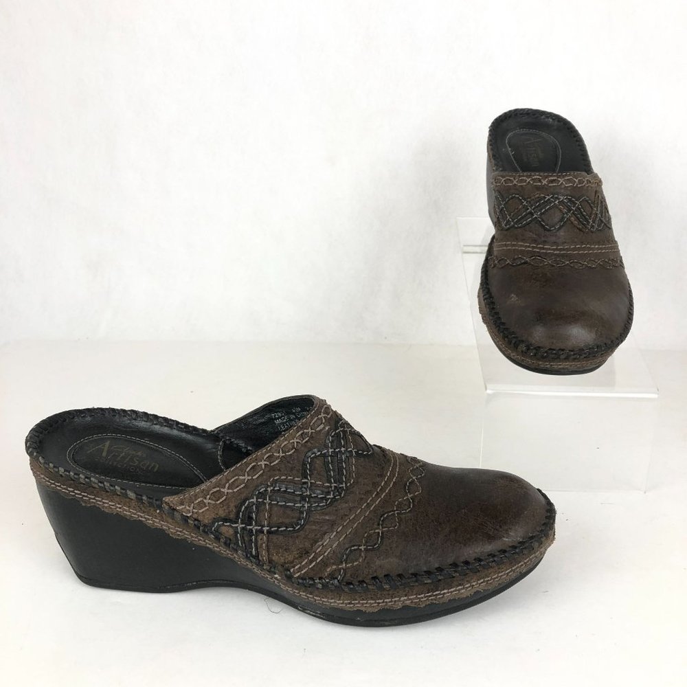 Clarks Artisan Women's Size 8.5M Brown Distressed Leather Slip On Wedge Mules - Picture 1 of 10